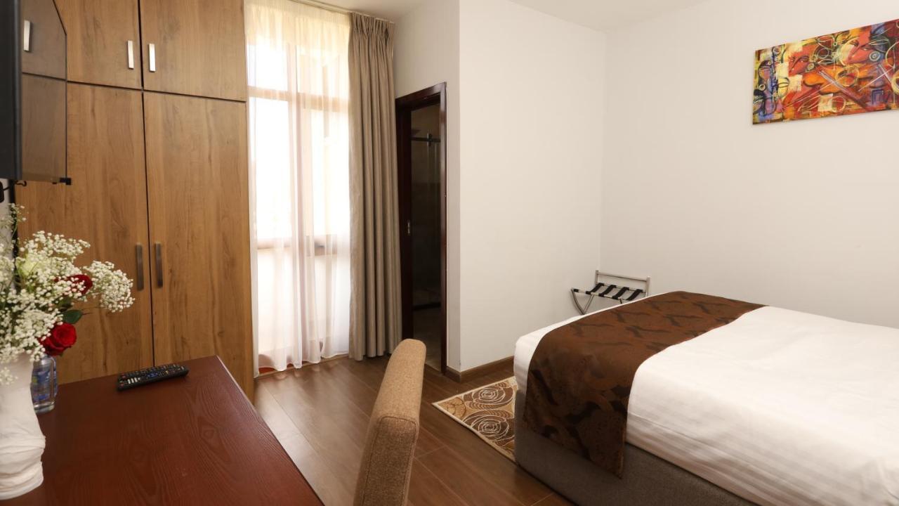 Black Horse Hotel Apartment Addis Ababa Exterior foto